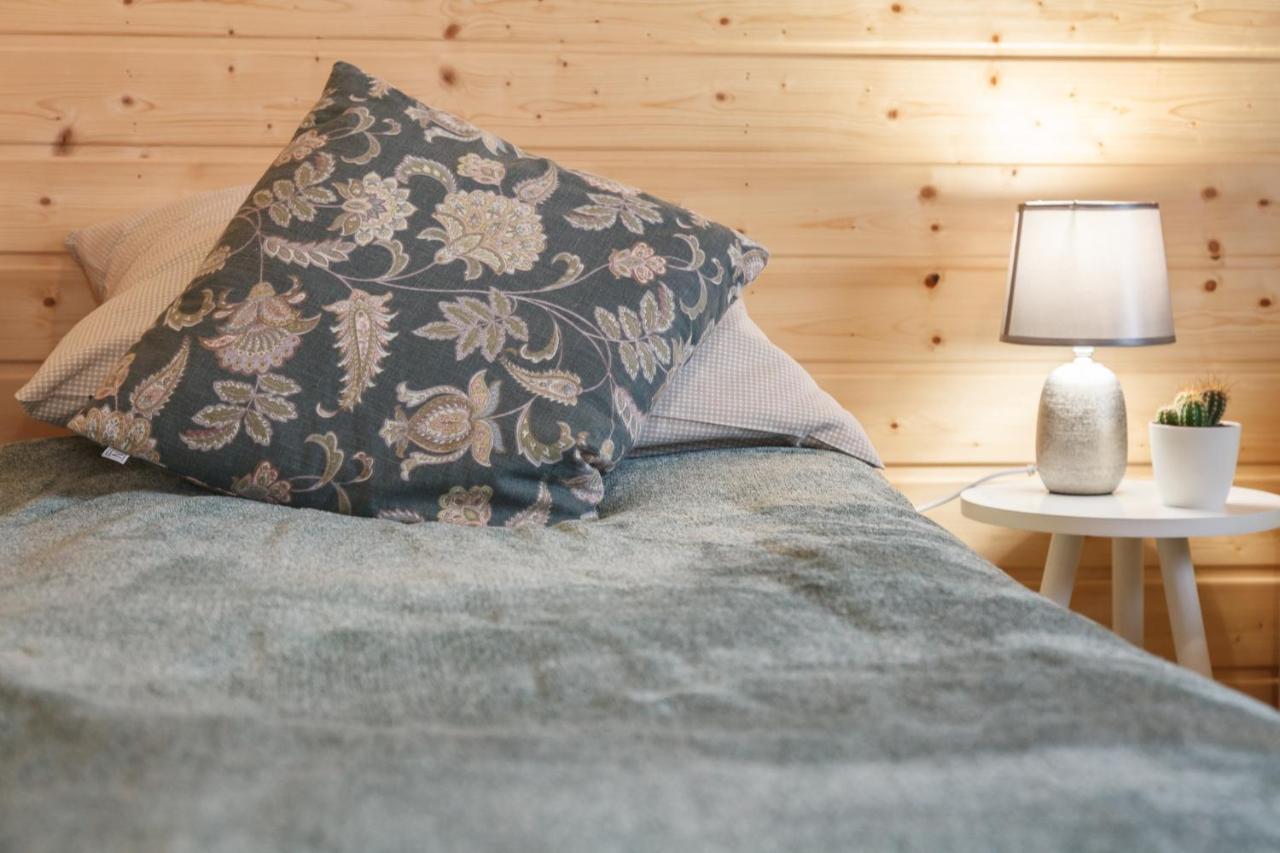 Dobra Miejscowka 50 M Od Jeziora Solinskiego Sauna Jacuzzi 504-978-418 Ferienhaus
